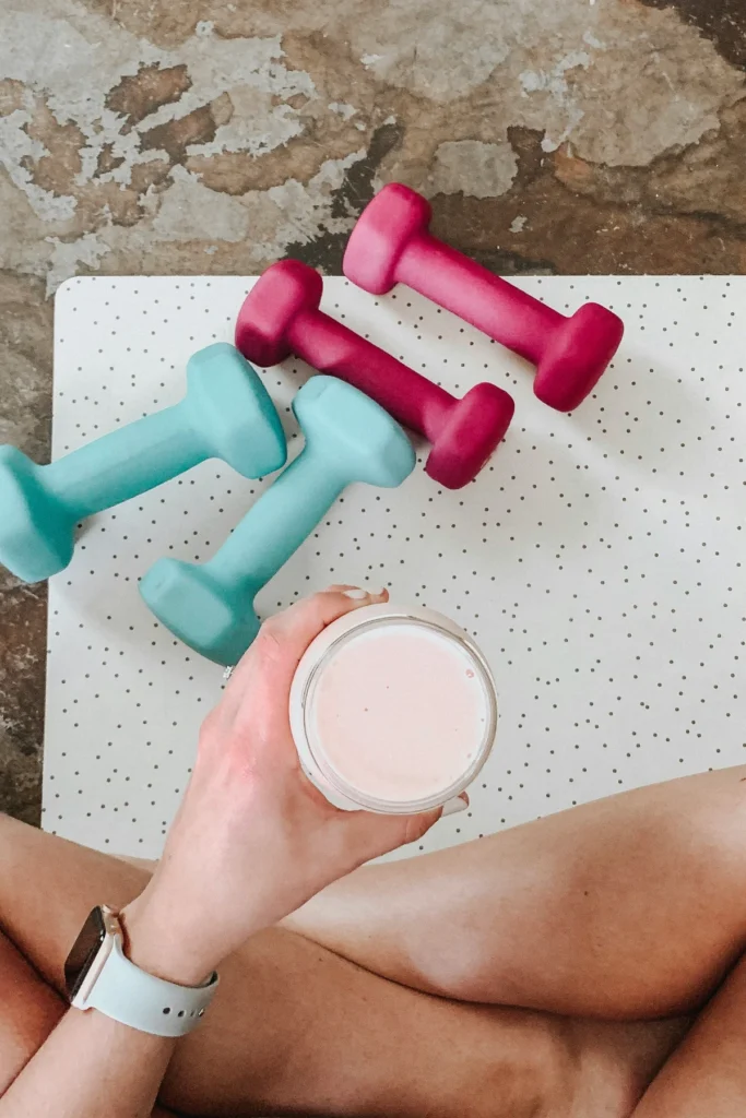 Protein-rich breakfast shake with peanut butter and banana