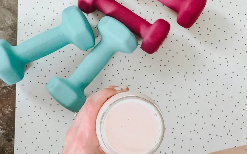 Protein-rich breakfast shake with peanut butter and banana